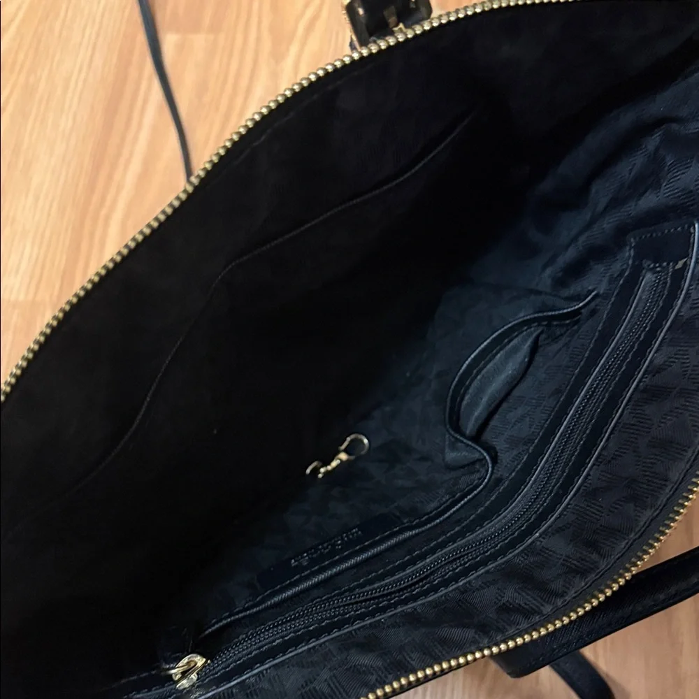 Michael Kors Charlotte Saffiano tote bag - Picture 3 of 3